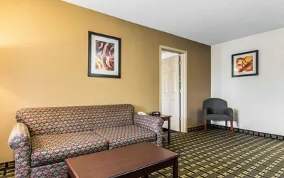 Quality Inn & Suites Morrow Atlanta South