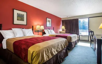 Econo Lodge Inn & Suites Conference Center Dublin