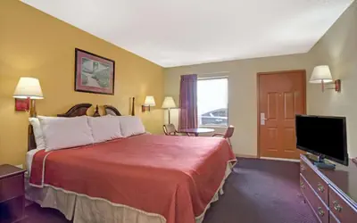Travelodge by Wyndham Forest Park Atlanta South