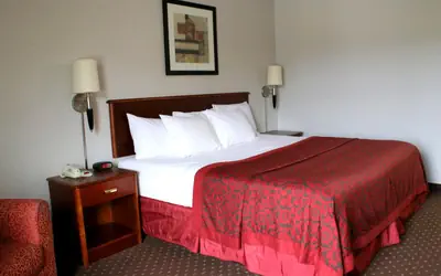 Days Inn & Suites by Wyndham Bloomington/Normal IL