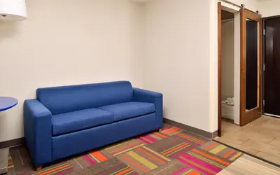 Holiday Inn Express Hotel & Suites North Kansas City by IHG