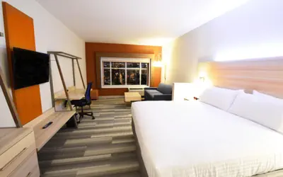 Holiday Inn Express & Suites Toledo South - Perrysburg by IHG