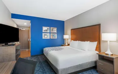 La Quinta Inn & Suites by Wyndham Kansas City Beacon Hill