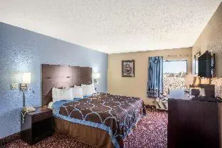 Super 8 by Wyndham Galesburg