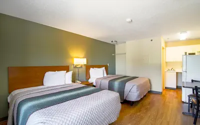 HomeTowne Studios by Red Roof Chicago - Waukegan