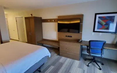 Holiday Inn Express Hotel & Suites Kinston by IHG