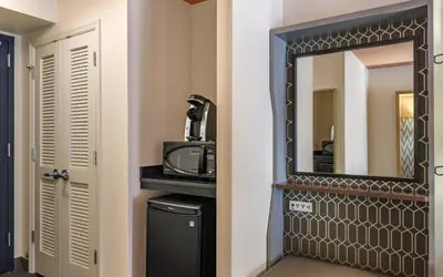 Holiday Inn Atlanta-Gas South Arena Area by IHG