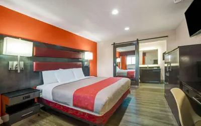 Motel 6 Bellville, OH