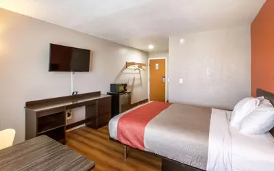 Motel 6-Rossford, OH