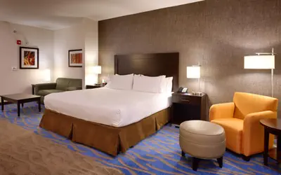 Holiday Inn Express & Suites Overland Park by IHG