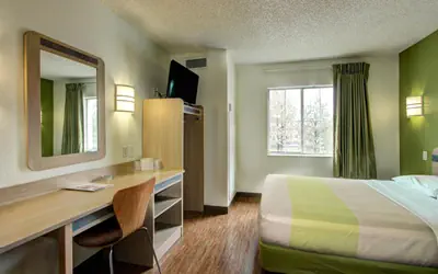 Super 8 by Wyndham Aurora East