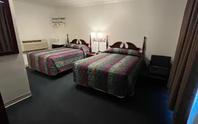 Four Oaks Lodging