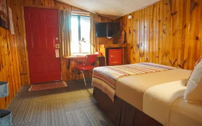 Foot of the Mountain Motel