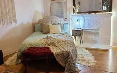 Cozy, Cute, Private Ozark Suite 5 Mins to Hospital