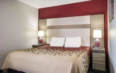Econo Lodge Inn & Suites Canandaigua - Finger Lakes Area