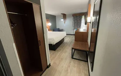 La Quinta Inn & Suites by Wyndham Fayetteville I-95