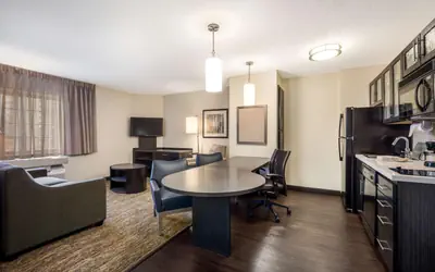 Sonesta Simply Suites Chicago Libertyville