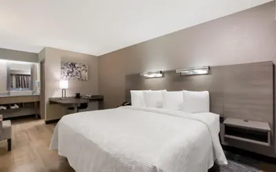 Red Roof Inn PLUS+ Chicago - Naperville