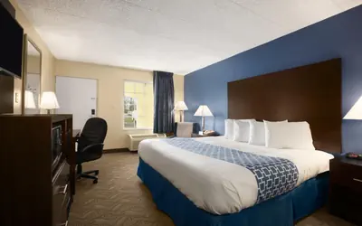 Days Inn & Suites by Wyndham Cherry Hill - Philadelphia