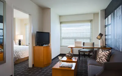 Renaissance Chicago O'Hare Suites Hotel