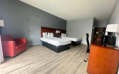 Super 8 by Wyndham Dallas Love Field Airport