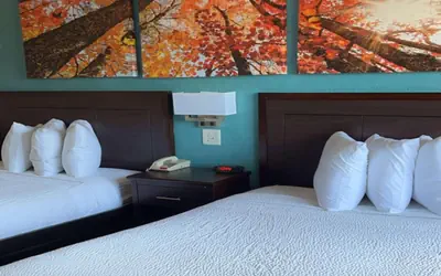 Days Inn & Suites by Wyndham Springfield on I-44