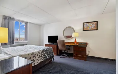 Econo Lodge Inn & Suites Waterloo Downtown