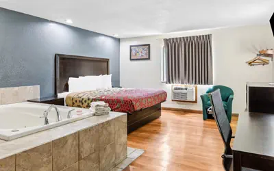 Econo Lodge Akron Copley Northwest