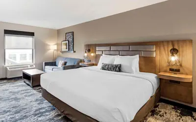 Best Western Plus Bourbonnais Hotel & Suites