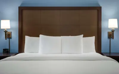 La Quinta Inn & Suites by Wyndham Springfield Airport Rte 66