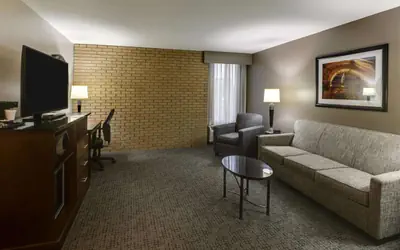 Drury Inn & Suites Columbus Dublin