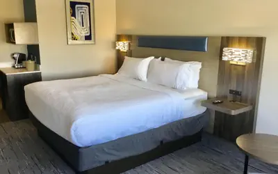Holiday Inn Express Pratt by IHG
