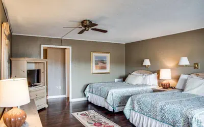 Cliff Dwellers Inn