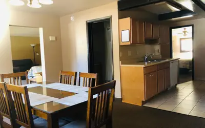 Glenwood Springs Cedar Lodge