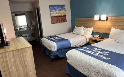 Days Inn by Wyndham Pratt