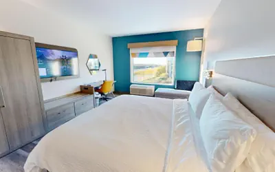 Holiday Inn Express & Suites Chicago Schaumburg, an IHG Hotel