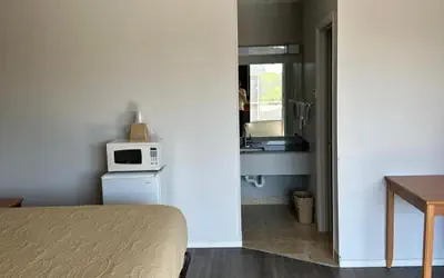 Budgetel Inn & Suites
