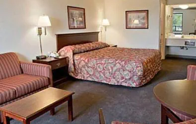Days Inn by Wyndham Hendersonville