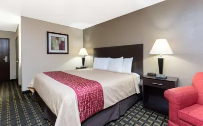 Super 8 by Wyndham Springfield East