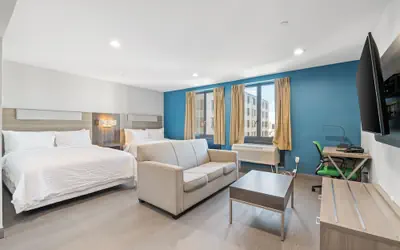 Holiday Inn Express & Suites