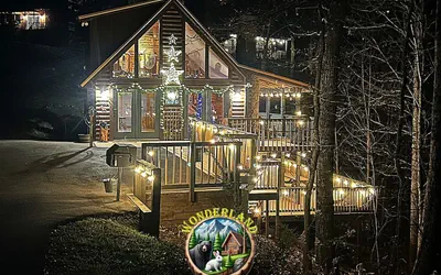 Photo 2 - By Dollywood! King Beds, Hot Tub, Arcade, Fire Pit