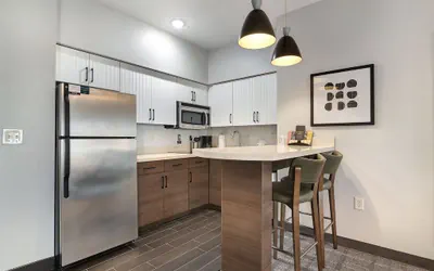 Photo 2 - 1 Bdrm Suite 1 King Nonsmoke