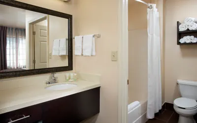 Photo 5 - 2 Bedroom Suite for 8