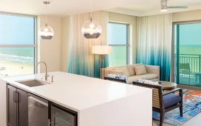 Photo 4 - 3BR Hotel Room (Signature)