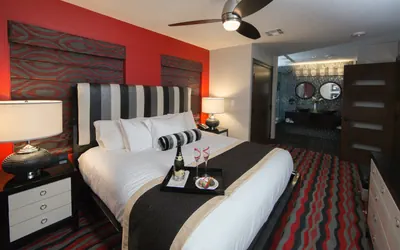 Photo 4 - 1 King Bed Signature Villa
