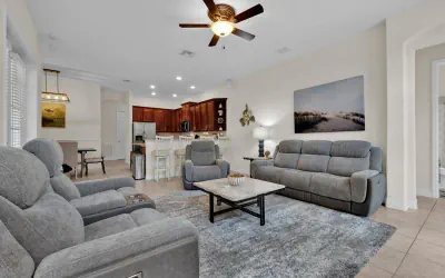Photo 4 - Peaceful 5BR with Private Pool & Hot Tub-Disney
