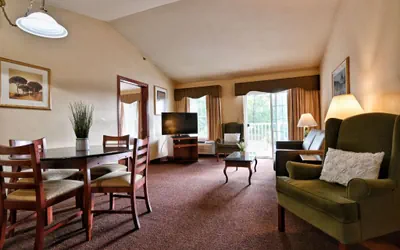 Photo 2 - Two Bedroom Suite with Bunkbeds for 6