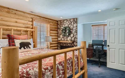 Photo 3 - 6 Bedroom Cabin