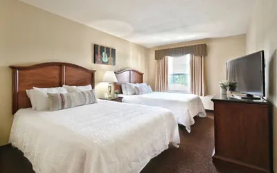 Photo 4 - Premier Queen Suite for 6