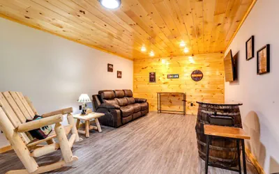 Photo 5 - 2 Bedroom Cabin